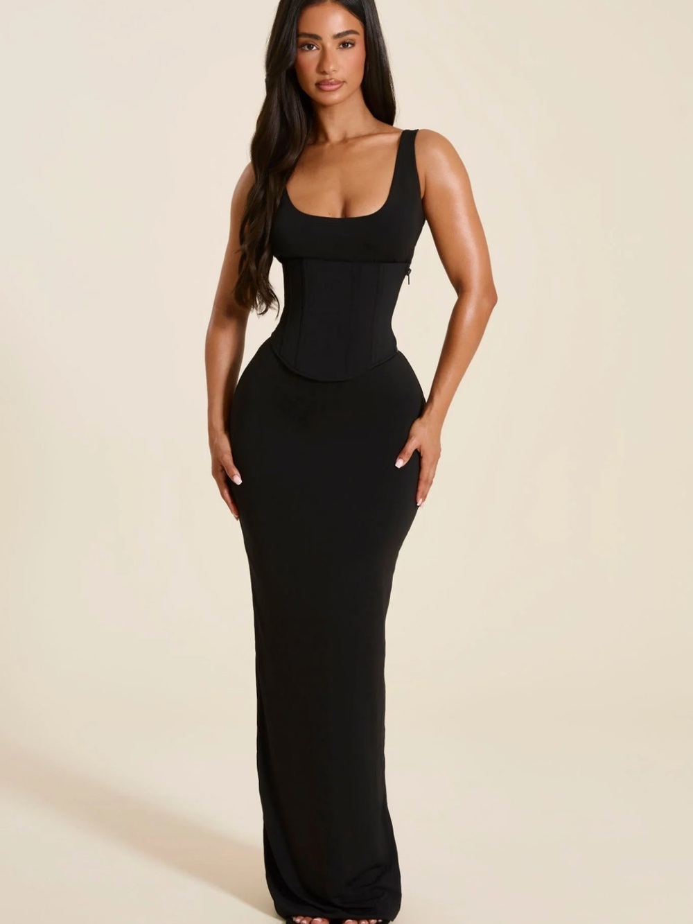 Sleek Black Maxi Dress with Sculpted Waist